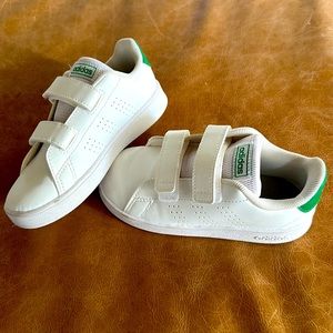 Adidas boys white and green leather shoes. Size 10 little kids New without tags